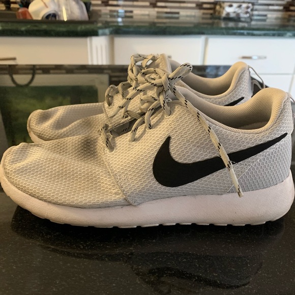 Gym shoes - Picture 3 of 4